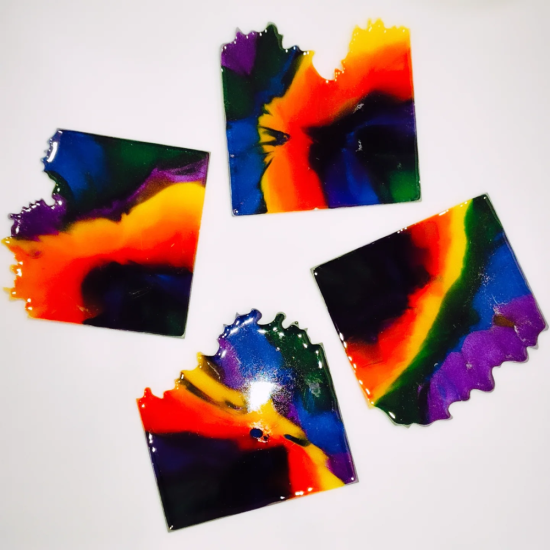 Творческа работилница: създай собствени подложки за чаши от епоксидна смола от Макароон Творческа работилница: създай собствени подложки за чаши от епоксидна смола от Макароон