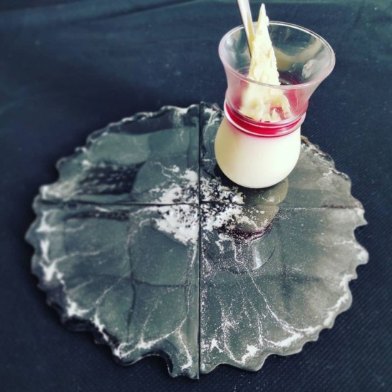 Творческа работилница: създай собствени подложки за чаши от епоксидна смола от Макароон Творческа работилница: създай собствени подложки за чаши от епоксидна смола от Макароон