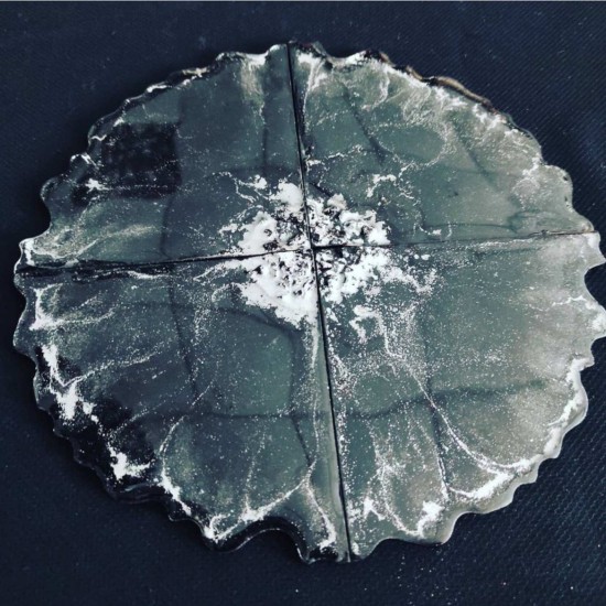 Творческа работилница: създай собствени подложки за чаши от епоксидна смола от Макароон Творческа работилница: създай собствени подложки за чаши от епоксидна смола от Макароон