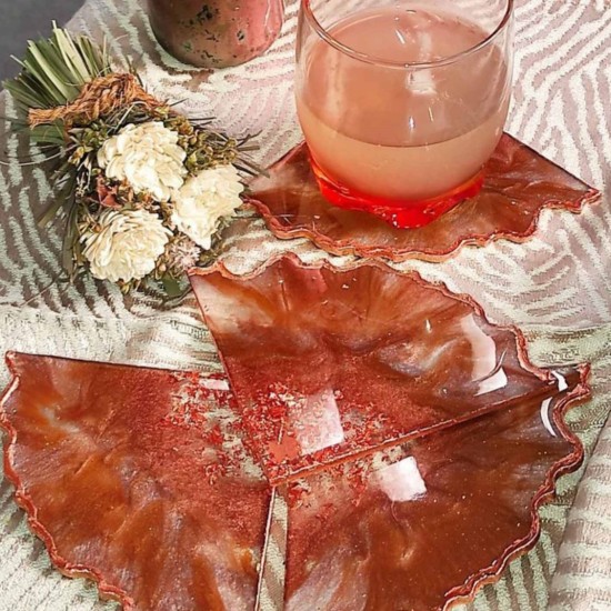 Творческа работилница: създай собствени подложки за чаши от епоксидна смола от Макароон Творческа работилница: създай собствени подложки за чаши от епоксидна смола от Макароон