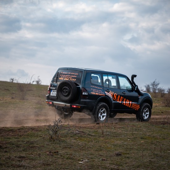 Приключение сред гъстите иглолистни гори с ''Офроуд разходка с джип във Варна'' от Makaroon Приключение сред гъстите иглолистни гори с ''Офроуд разходка с джип във Варна'' от Makaroon