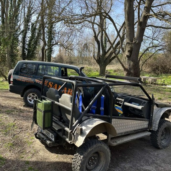 На приключение с "Екстремен офроуд тур за до двама напреднали с модифициран джип край Варна" от Makaroon