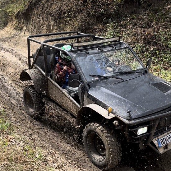 На приключение с "Екстремен офроуд тур за до двама напреднали с модифициран джип край Варна" от Makaroon