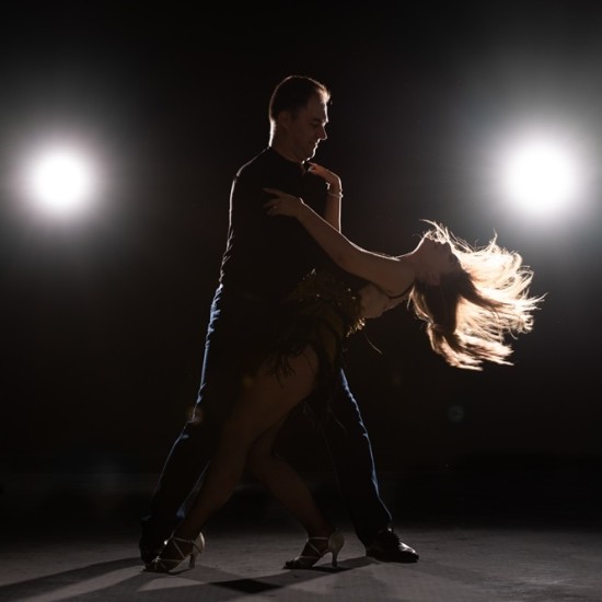 Подарете танци и страст с "Индивидуален урок по салса или бачата в Пловдив" от Makaroon