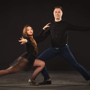 Индивидуален урок по салса или бачата с чаша вино в Пловдив 