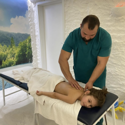 Грижа за детето със „Солна стая, светлинна терапия + масаж за деца“ 