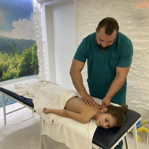 Грижа за детето със „Солна стая, светлинна терапия + масаж за деца“ 