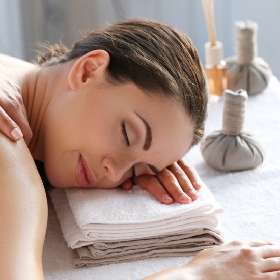 Подарете здраве и баланс с Класически масаж във Варна от Makaroon