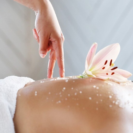 Кадифена кожа с "Ексфолиращ масаж с пилинг Anne Semonin във Варна" от Makaroon