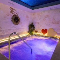 Лукс и романтика „Частно ВИП Романтично СПА Преживяване за Двама“ Лукс и романтика „Частно ВИП Романтично СПА Преживяване за Двама“
