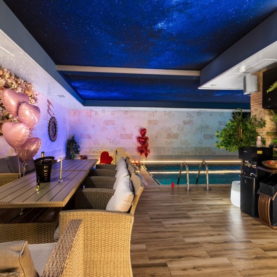 Meчтаната среща с „Частно ВИП Романтично СПА Преживяване за Двама“ от Makaroon Meчтаната среща с „Частно ВИП Романтично СПА Преживяване за Двама“ от Makaroon