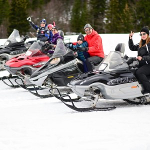 Екстремна зимна приказка „Разходка с моторна шейна край Пампорово“