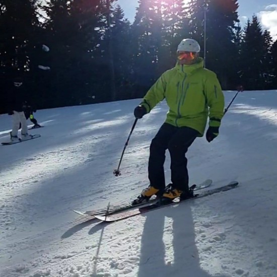 Урок по ски за двама в Боровец от Макароон Урок по ски за двама в Боровец от Макароон