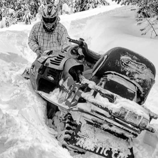 Подарете едно снежно забавление с "Зимна разходка с моторна шейна край Паничище" от Makaroon
