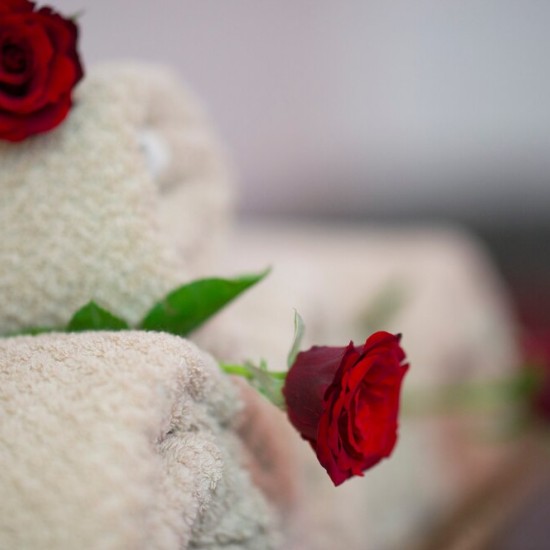 Симфония от аромати с „Масаж с български рози“ от Makaroon