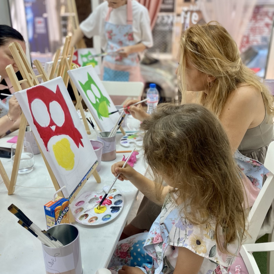 Пълноценно прекарано време заедно с "Арт приключение за родител и дете" от Makaroon Пълноценно прекарано време заедно с "Арт приключение за родител и дете" от Makaroon