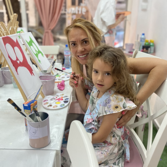 Пълноценно прекарано време заедно с "Арт приключение за родител и дете" от Makaroon Пълноценно прекарано време заедно с "Арт приключение за родител и дете" от Makaroon