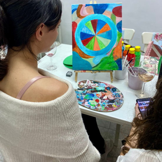 Поглезете и опознайте себе си с "Рисуване, вино и астрология в София" от Makaroon