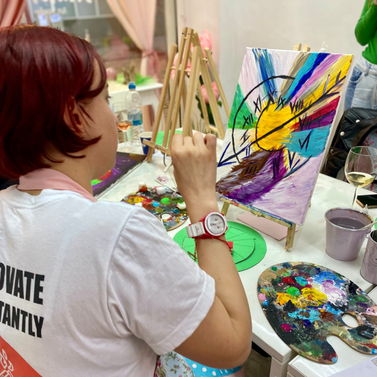 Поглезете и опознайте себе си с "Рисуване, вино и астрология в София" от Makaroon