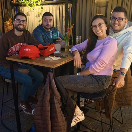 Разведрете седмицата си с "Големият куиз за двама – посещение на куиз по избор" от Makaroon