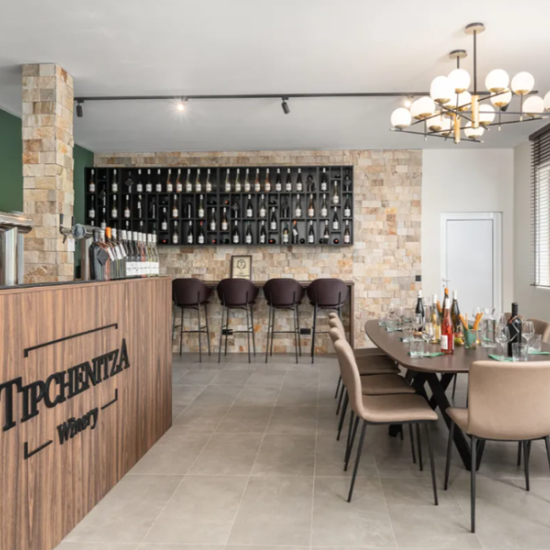 Нотки на природа и наситен вкус с "Винена дегустация за двама във Винарна Типченица" от Makaroon Нотки на природа и наситен вкус с "Винена дегустация за двама във Винарна Типченица" от Makaroon