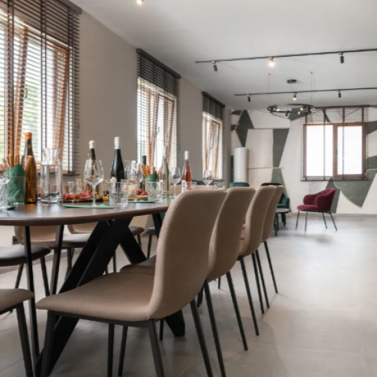 Нотки на природа и наситен вкус с "Винена дегустация за двама във Винарна Типченица" от Makaroon Нотки на природа и наситен вкус с "Винена дегустация за двама във Винарна Типченица" от Makaroon