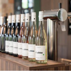 Усетете вкуса на родното с "Дегустация на 6 вина за двама във Винарна Типченица"