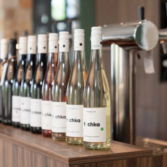 Нотки на природа и наситен вкус с "Винена дегустация за двама във Винарна Типченица" от Makaroon Нотки на природа и наситен вкус с "Винена дегустация за двама във Винарна Типченица" от Makaroon