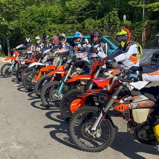 Екшън, отдих и адреналин с "Двудневен тур с ендуро мотори + нощувка в Wellness Hotel Bulgaria край Банско" от Makaroon