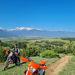 В сърцето на Пирин с "Еднодневен тур с ендуро мотори край Банско" В сърцето на Пирин с "Еднодневен тур с ендуро мотори край Банско"