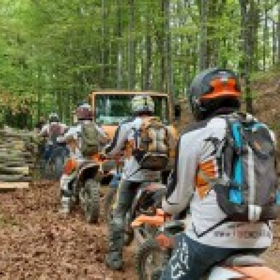 Тествайте своята издръжливост с "Еднодневен тур с ендуро мотори край Банско" от Makaroon