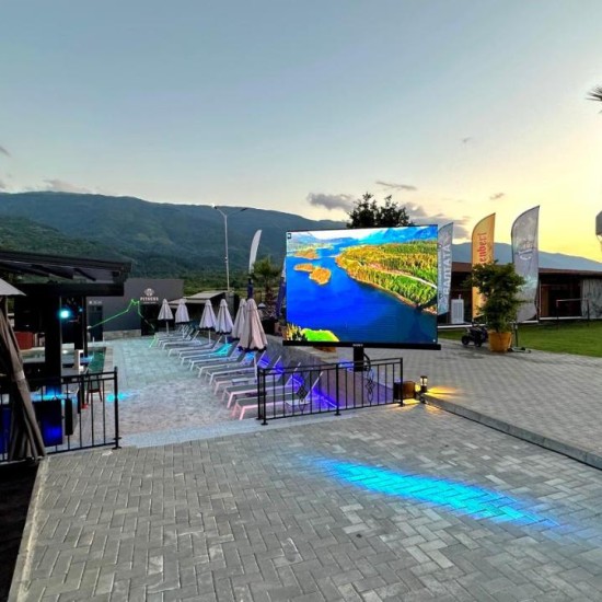 Нощувка в къща в комплекс „Валтата“ сред природата на Самуилово от Макароон