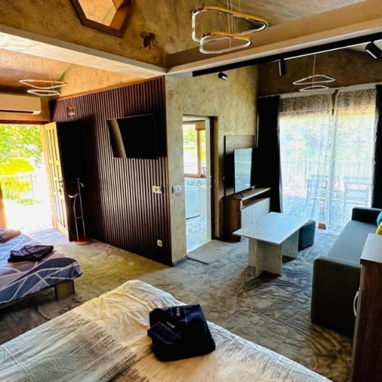 Нощувка в къща в комплекс „Валтата“ сред природата на Самуилово от Макароон