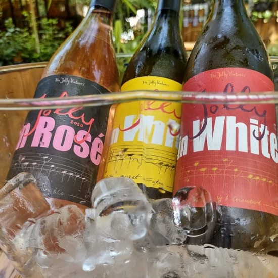 Вино, хубава храна и спираща дъха гледка „На пъпа на света за двама“ от Makaroon Вино, хубава храна и спираща дъха гледка „На пъпа на света за двама“ от Makaroon