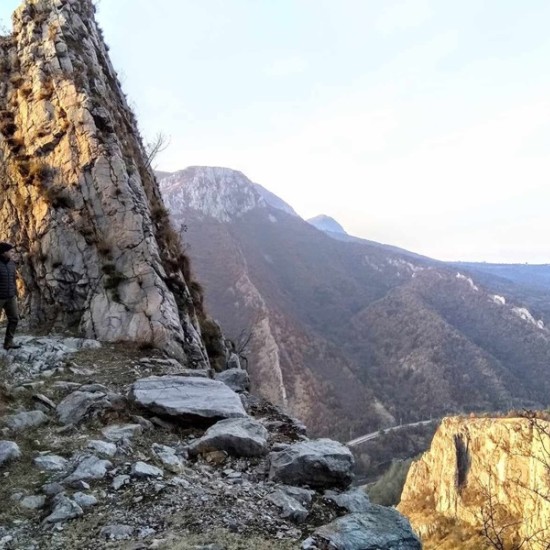 Вино, хубава храна и спираща дъха гледка „На пъпа на света за двама“ от Makaroon Вино, хубава храна и спираща дъха гледка „На пъпа на света за двама“ от Makaroon