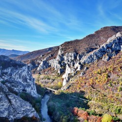 Внушителна гледка и винена дегустация „На пъпа на света за двама“ край Враца