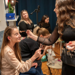 Подарете си грижа и красота с "Грим и вино в София"