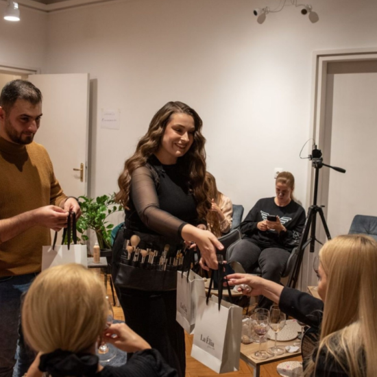 Едно интересно дамско събитие - "Грим и вино в София" от Makaroon Едно интересно дамско събитие - "Грим и вино в София" от Makaroon