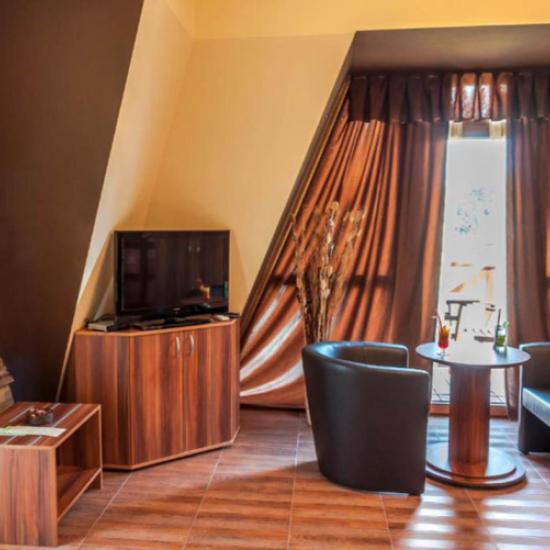 Две нощувки и неустоимо водно забавление в хидропарк Вятърните мелници от Макароон Две нощувки и неустоимо водно забавление в хидропарк Вятърните мелници от Макароон