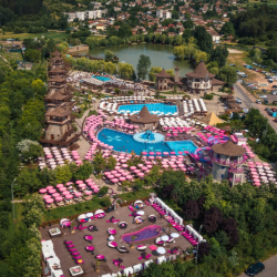 Две нощувки и неустоимо водно забавление в хидропарк Вятърните мелници