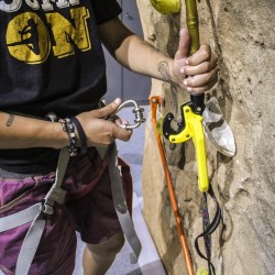 Тренировка горна осигуровка за двама начинаещи в Momentum Indoor Climbing