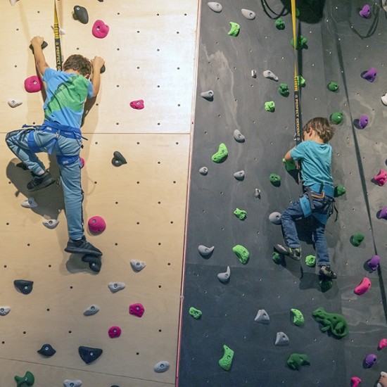 Спортувайте семейно с пакет "Мама, татко и аз в Momentum Indoor Climbing" от Makaroon Спортувайте семейно с пакет "Мама, татко и аз в Momentum Indoor Climbing" от Makaroon