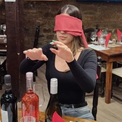 Дегустация на вино на тъмно – предизвикателство за сетивата за шестима във В. Търново