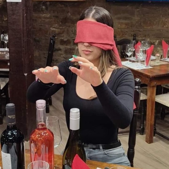 Дегустация на вино на тъмно – предизвикателство за сетивата за шестима във В. Търново от Макароон Дегустация на вино на тъмно – предизвикателство за сетивата за шестима във В. Търново от Макароон