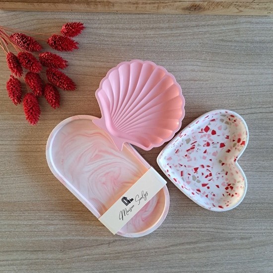 Творчески спомен с "Арт работилница с Еко смола за поставка за бижута в Пловдив" от Makaroon