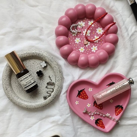 Творчески спомен с "Арт работилница с Еко смола за поставка за бижута в Пловдив" от Makaroon Творчески спомен с "Арт работилница с Еко смола за поставка за бижута в Пловдив" от Makaroon