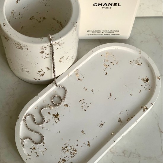 Творчески спомен с "Арт работилница с Еко смола за поставка за бижута в Пловдив" от Makaroon