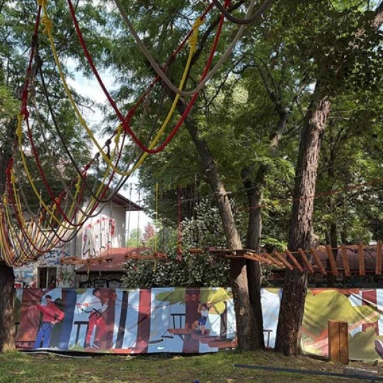 Щуро преживяване за деца с въжен тролей, пица и сладолед в Приключенски парк Юнак от Makaroon