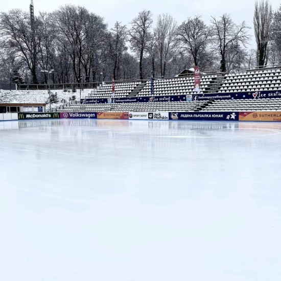 Каране на зимни кънки за двама души с напитка по избор от Makaroon.bg Каране на зимни кънки за двама души с напитка по избор от Makaroon.bg