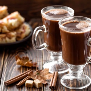 Ледена пързалка за двама с включено греяно вино или топъл шоколад Ледена пързалка за двама с включено греяно вино или топъл шоколад